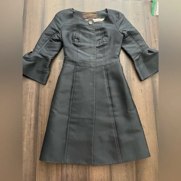 Louis Vuitton dress coat 💯 silk size 2 STUNNING - Picture 2 of 15